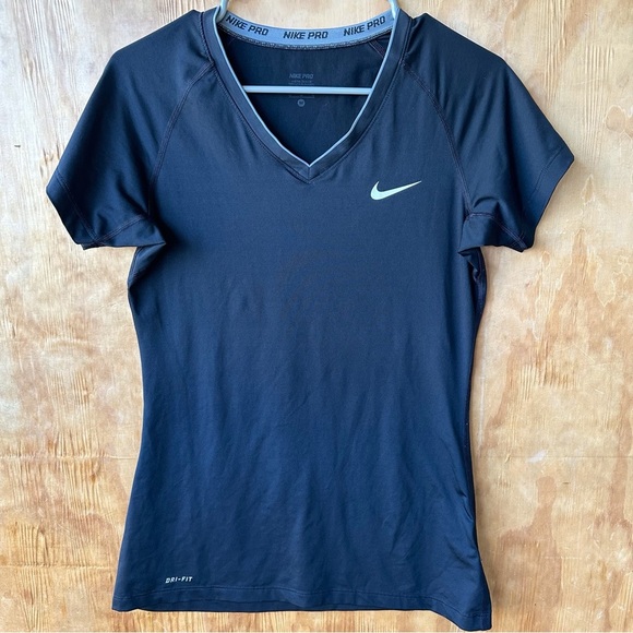 Nike Pro Ladies Dri-Fit V-neck Quick Dry Short Sleeve Black Tee - Picture 1 of 8